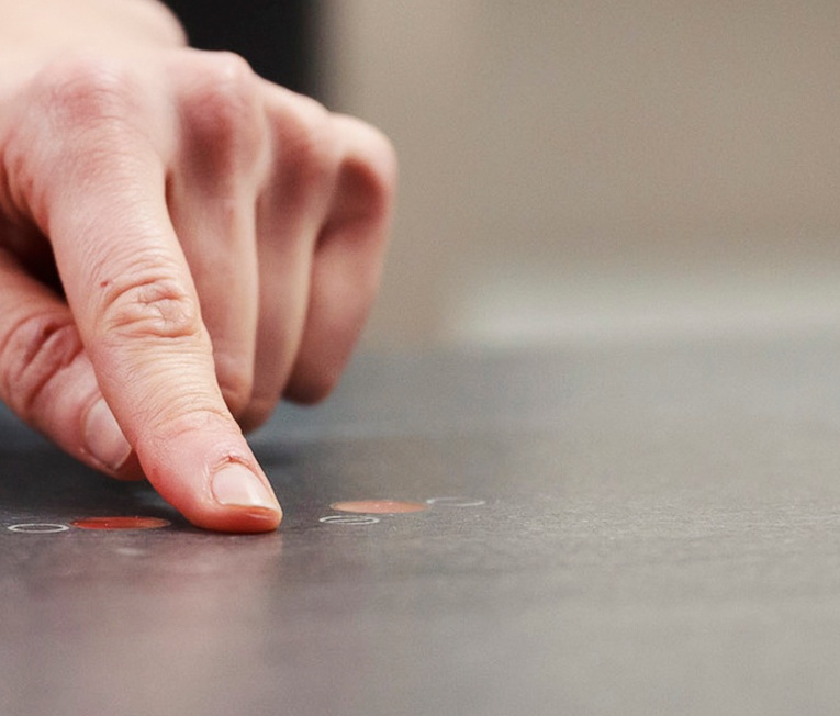 Indukcia integrovaná priamo v kuchynskej doske